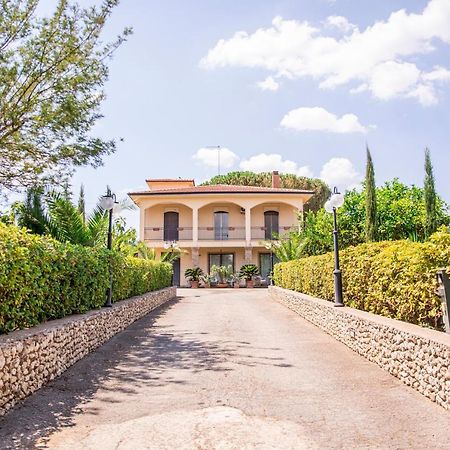 Villa Laoconte Piscina, Jacuzzi E Biliardo Canicatti Exterior photo